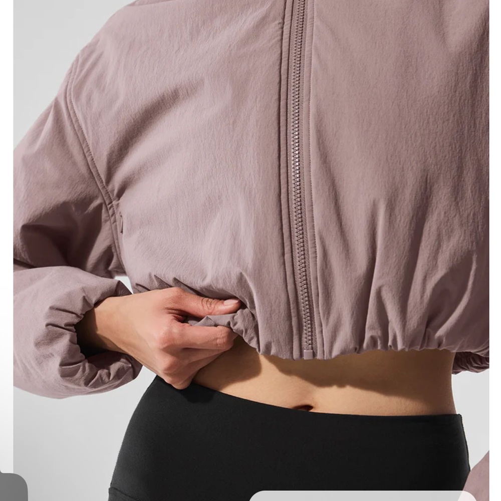 Alo Cropped Mountain Peak Full-Zip Hoodie color mushroom - Picture 4 of 10